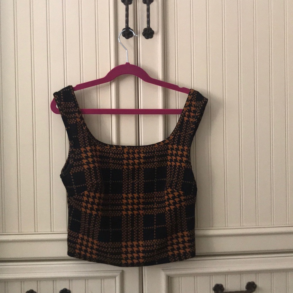 Black & orange top